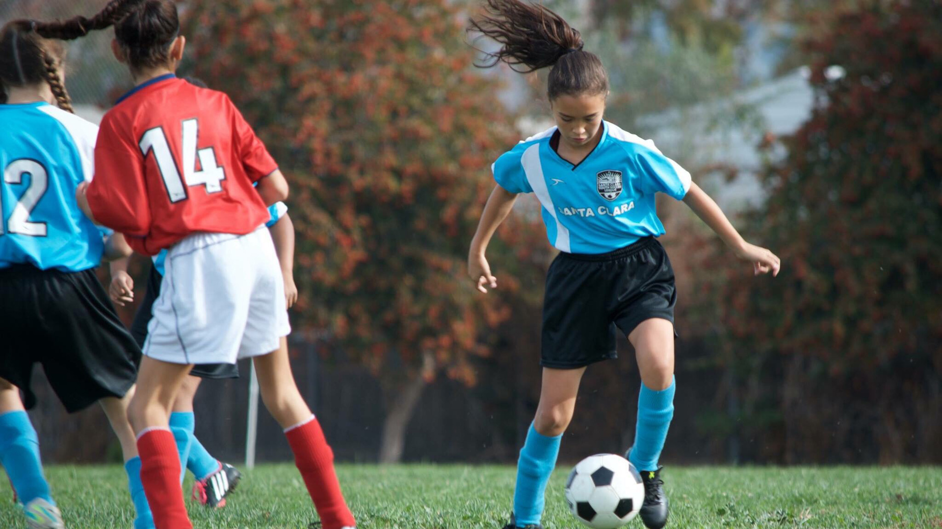 El fútbol es cada vez más popular entre las niñas | Un Nuevo Día | Telemundo